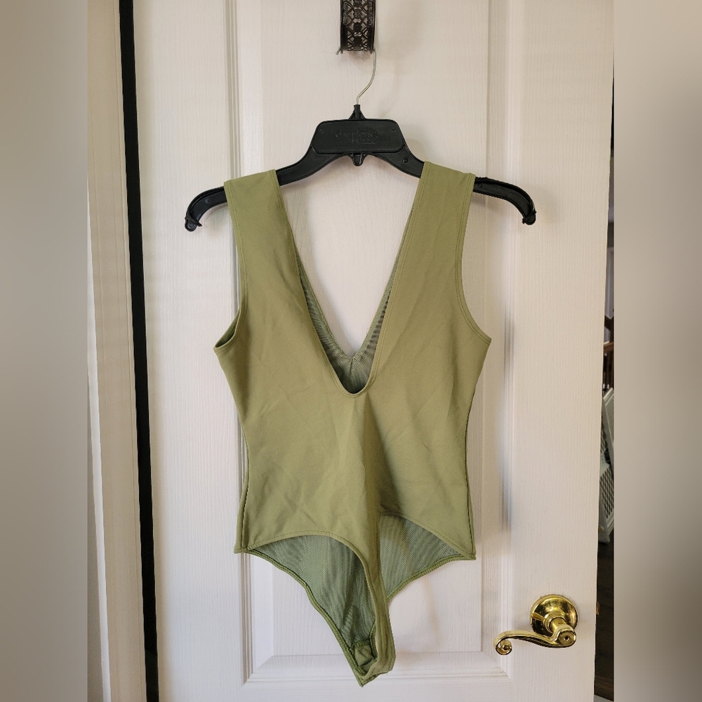 NWT Free People Intimately Keep It Sleek V-neck Bodysuit Oasis Green Size Small - Picture 3 of 11